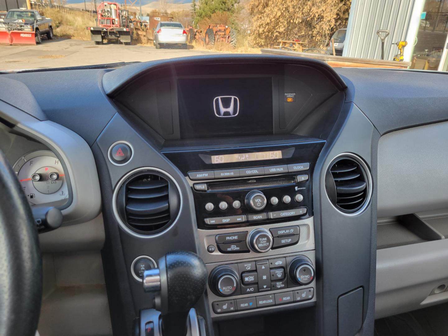 2015 White /Gray Honda Pilot EX-L AWD EX-L (5FNYF4H58FB) with an 3.5L V6 SOHC 24V engine, 5-Speed Automatic transmission, located at 450 N Russell, Missoula, MT, 59801, (406) 543-6600, 46.874496, -114.017433 - All Wheel Drive. Automatic Transmission. Power Heated Leather Seats. Power Sunroof. 3rd Row Seating. Air. Cruise. Tilt. Bluetooth. AM FM XM CD Player. Backup Camera. - Photo#20